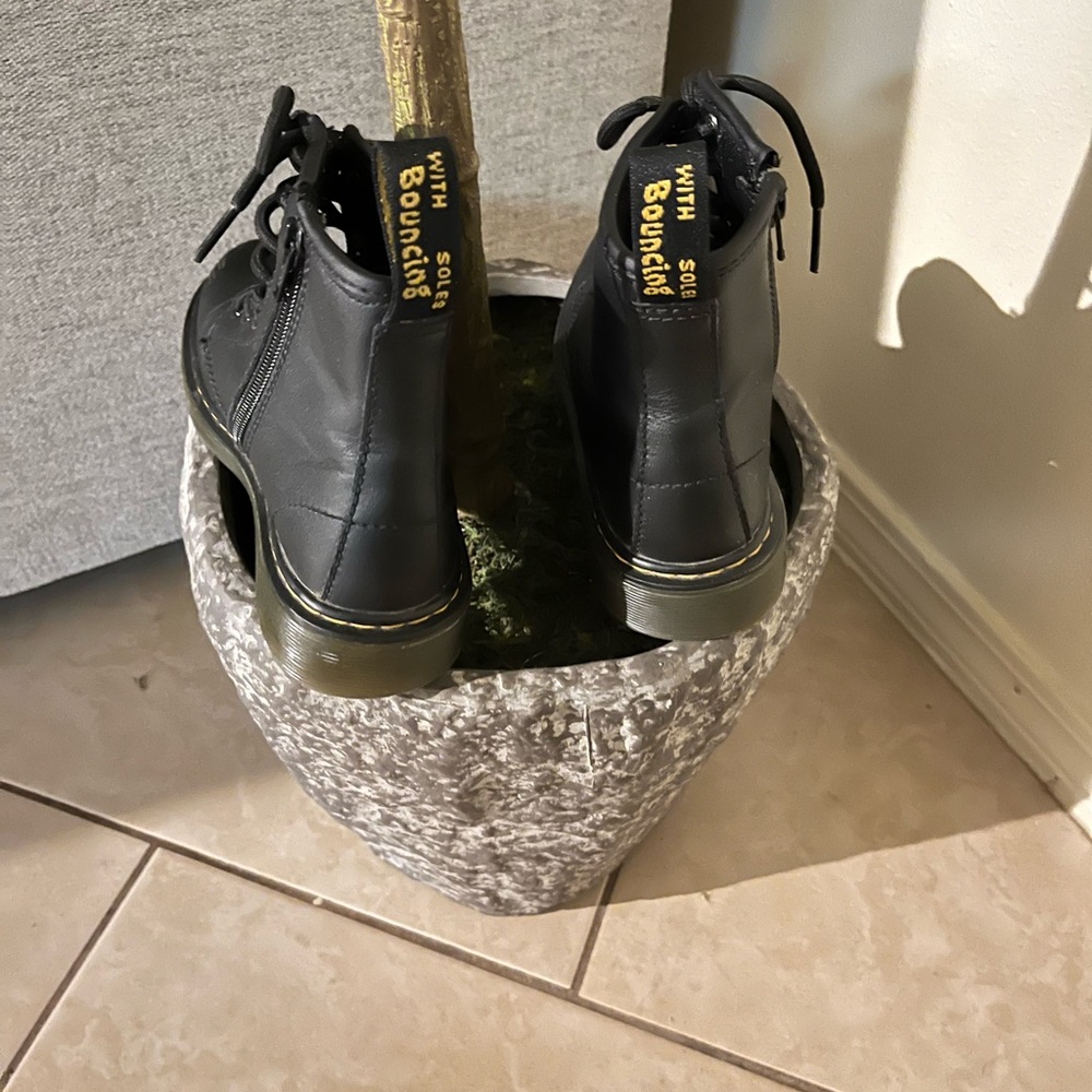 Girls Dr. Martens boots. Black. Size 2